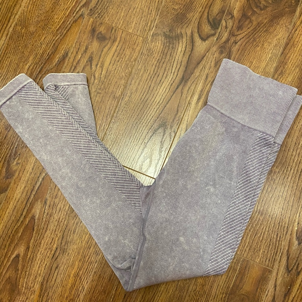 Mono B high waisted leggings. Only worn once